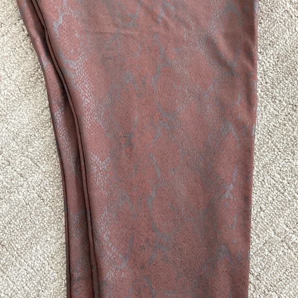 Simply Vera Vera Wang Snake Print Leggings - Picture 6 of 8